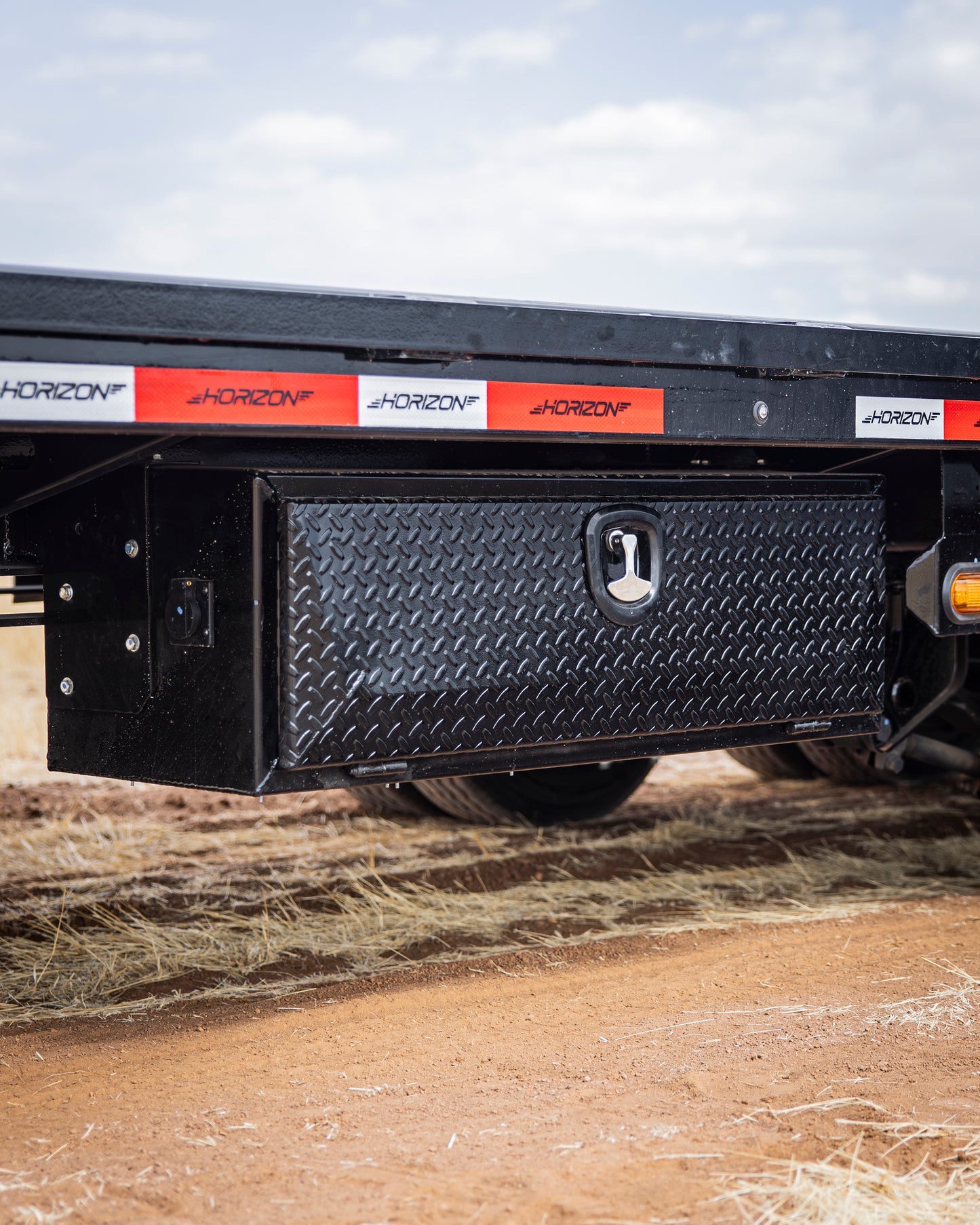 Horizon FYZ Hydrolic Dovetail Flatdeck Trailer